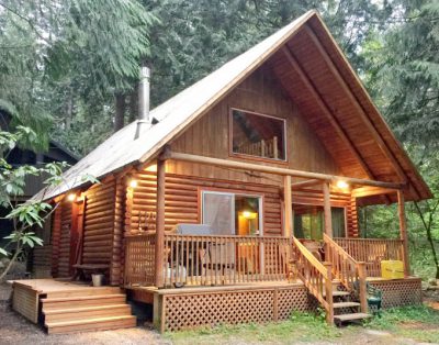 Mt. Baker Rim Cabin #17 – A Rustic Family Cabin with Modern Features!
