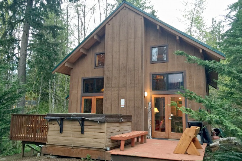 Mt. Baker Rim Cabin 44 A COZY RUSTIC CABIN WITH MODERN CHARM