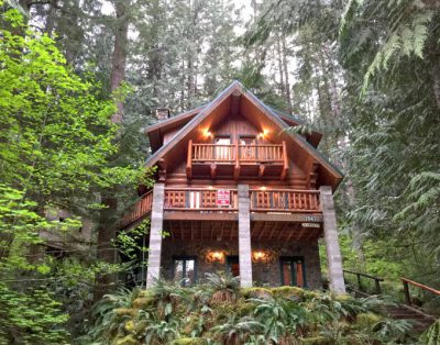 Snowline Cabin #47 – A rustic vacation home with modern charm with a private outdoor hot tub. Now with Wifi!