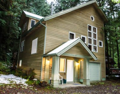 Snowline Cabin #51 – Executive style cabin that sleeps 8!