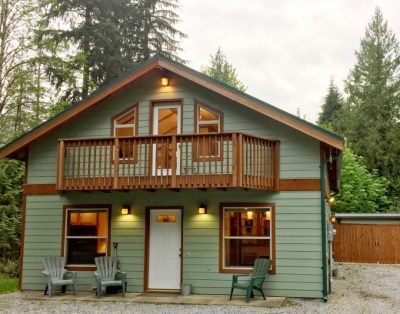 Mt. Baker Rim Cabin #59 – Private outdoor hot tub and pet friendly!