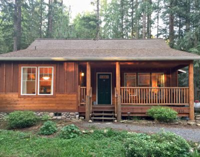 Glacier Springs Cabin #95 – 2 bedrooms, 2 baths – hot tub! Pet Friendly!