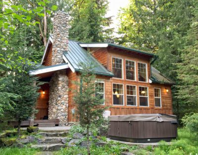 Mt Baker Rim Cabin #11 – This wonderful 2 story cabin is perfect for your family vacation needs with a private hot tub